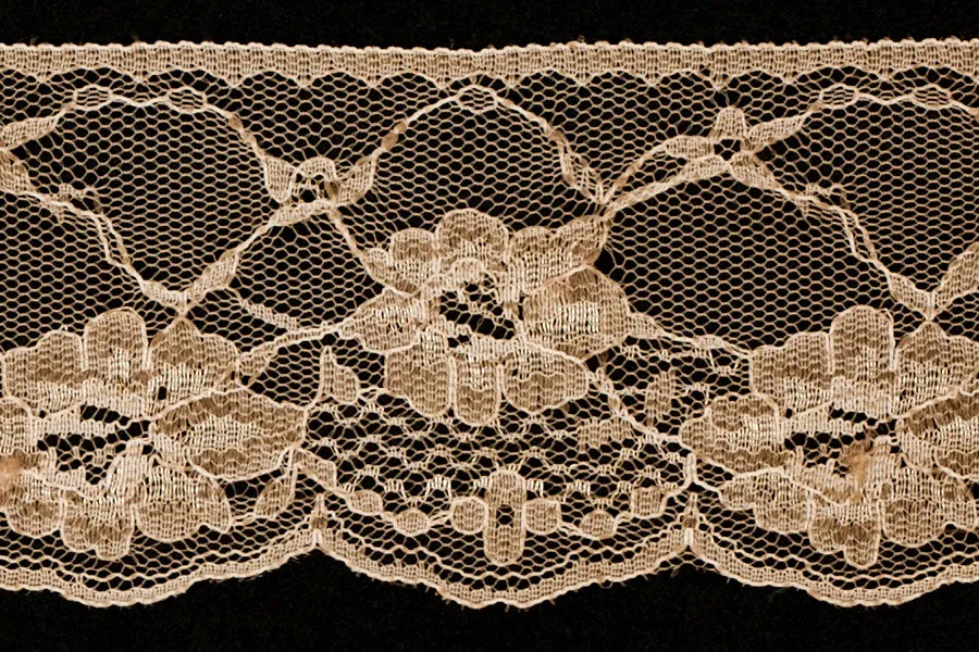 2 3/4" Beige Raschel Lace (Made in England)