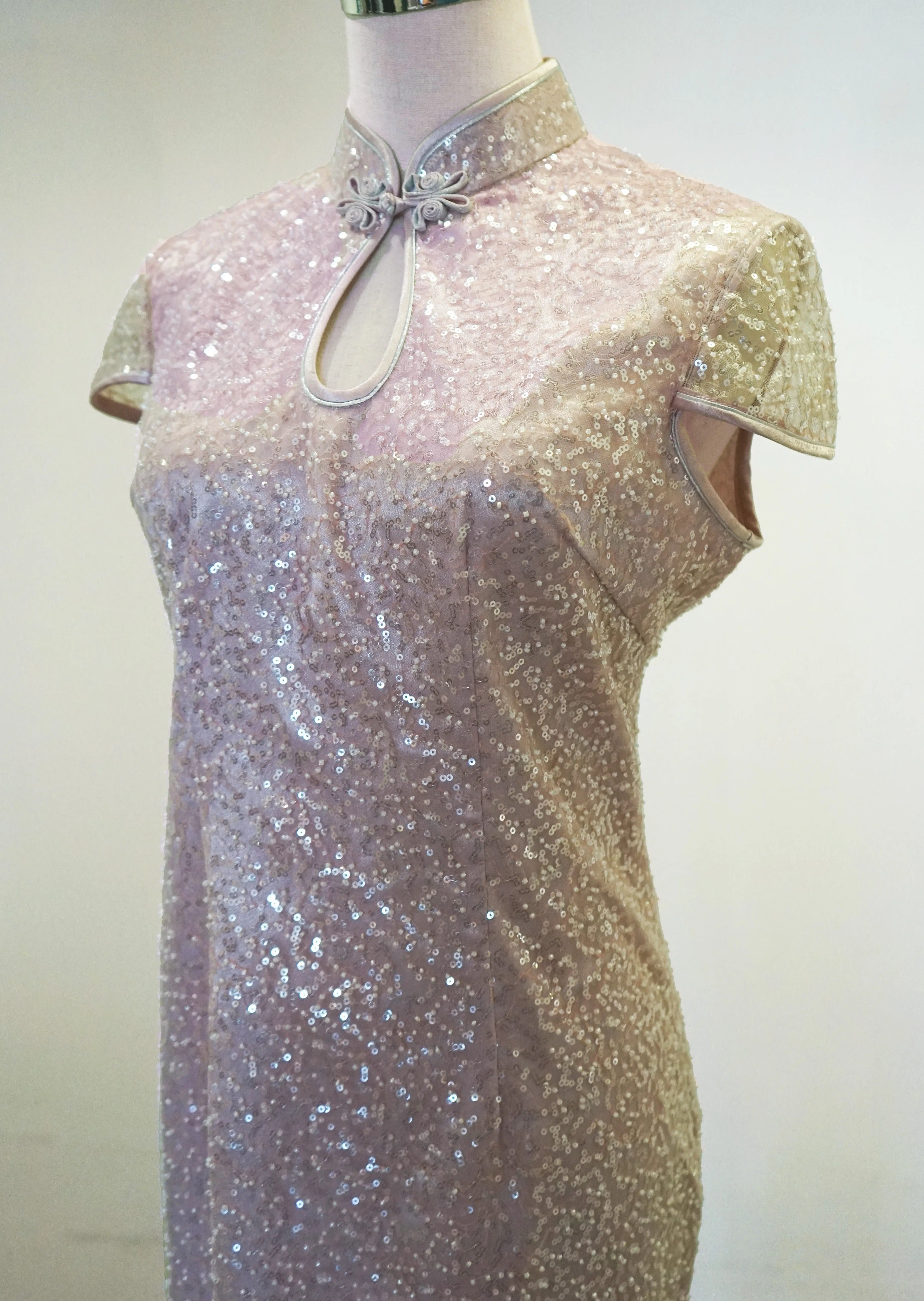 Allover Sequins Cap Sleeves Qipao w Keyhole (Glitter Pink)