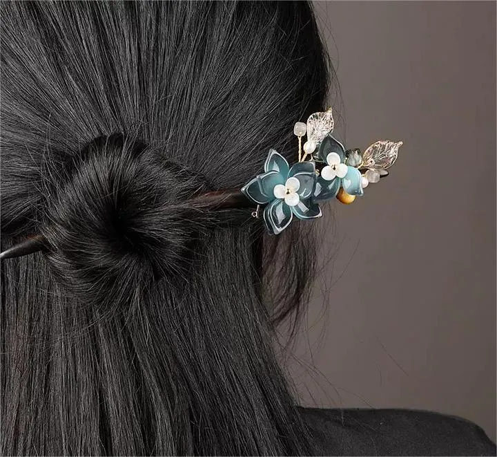 Ancient Style Glass Petals Elegant Ebony Hairpin