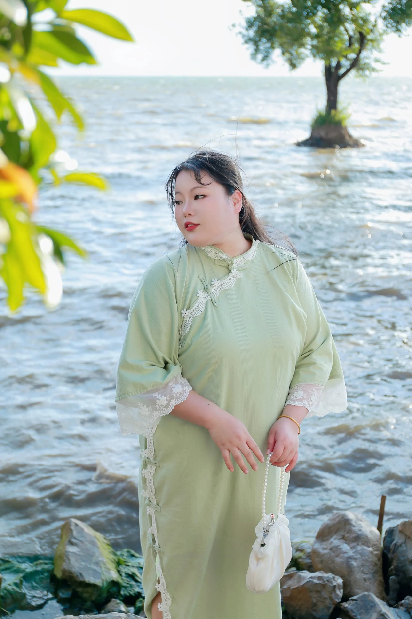 Bohé 薄荷 Mint Blue Modernized Plus Size Daily Lace Cotton Bell Sleeve Qipao