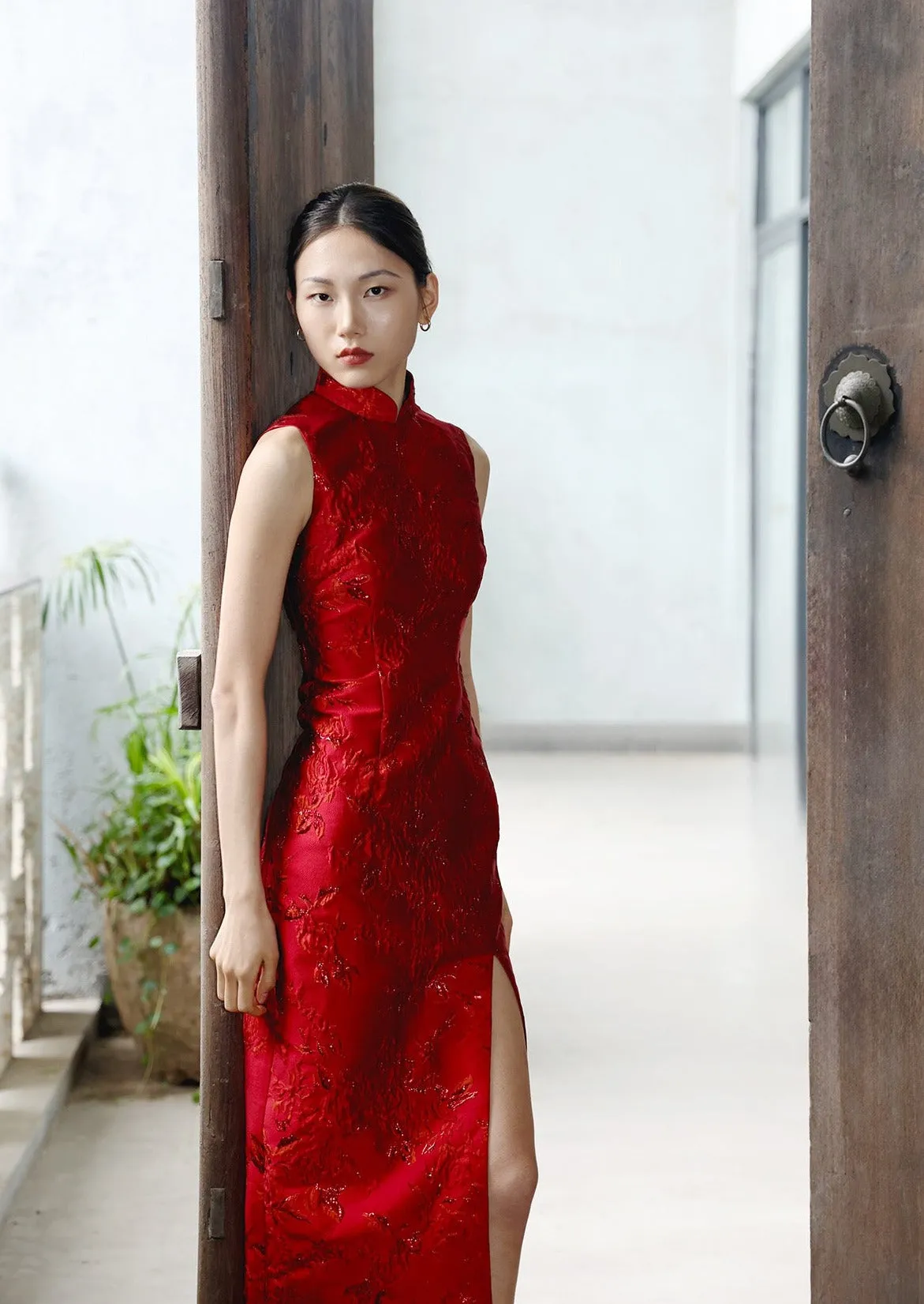 Canna Sleeveless Brocade Qipao