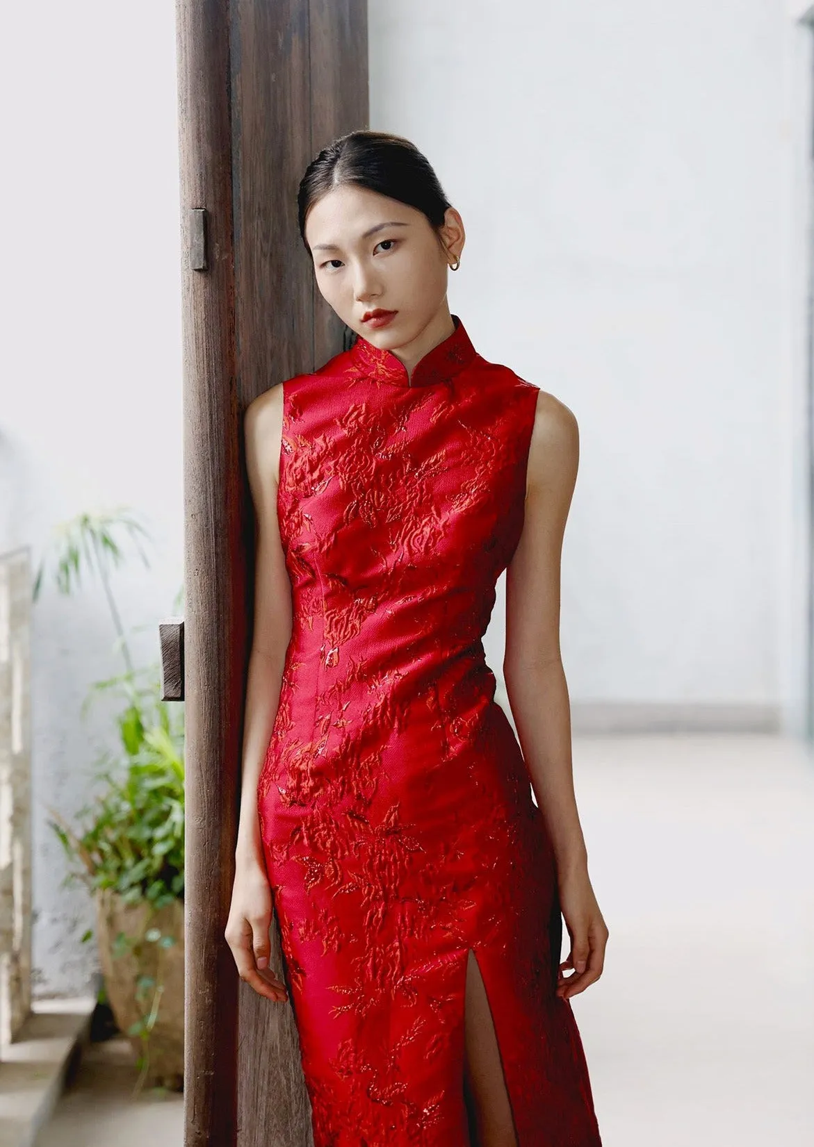 Canna Sleeveless Brocade Qipao