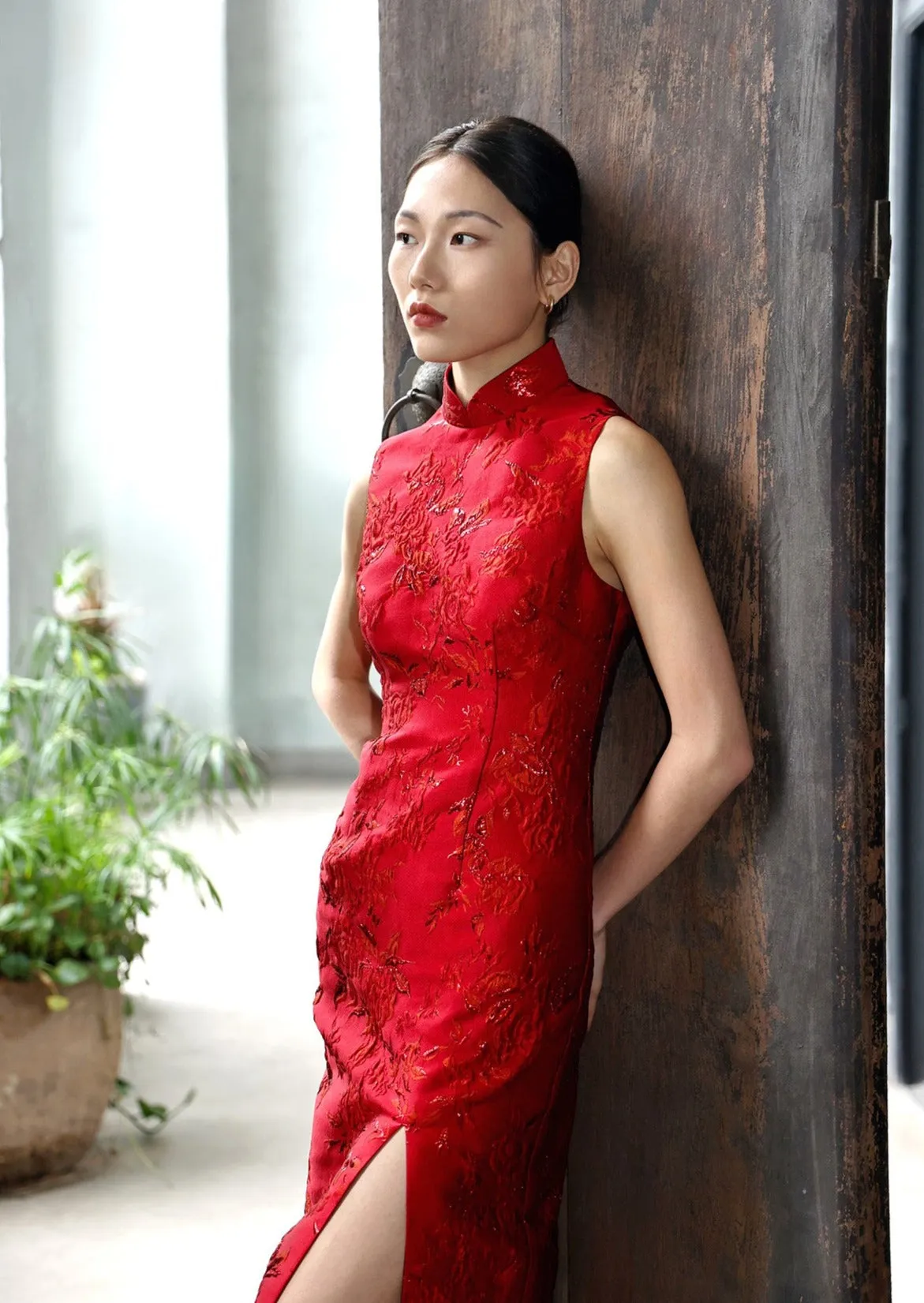 Canna Sleeveless Brocade Qipao