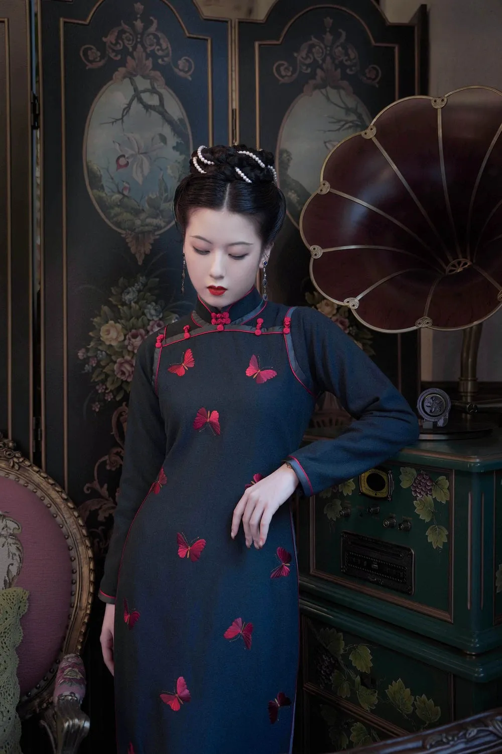 Die Wu 蝶舞 Dance of Butterflies 1920s Wool Autumn Winter Long Sleeve Qipao