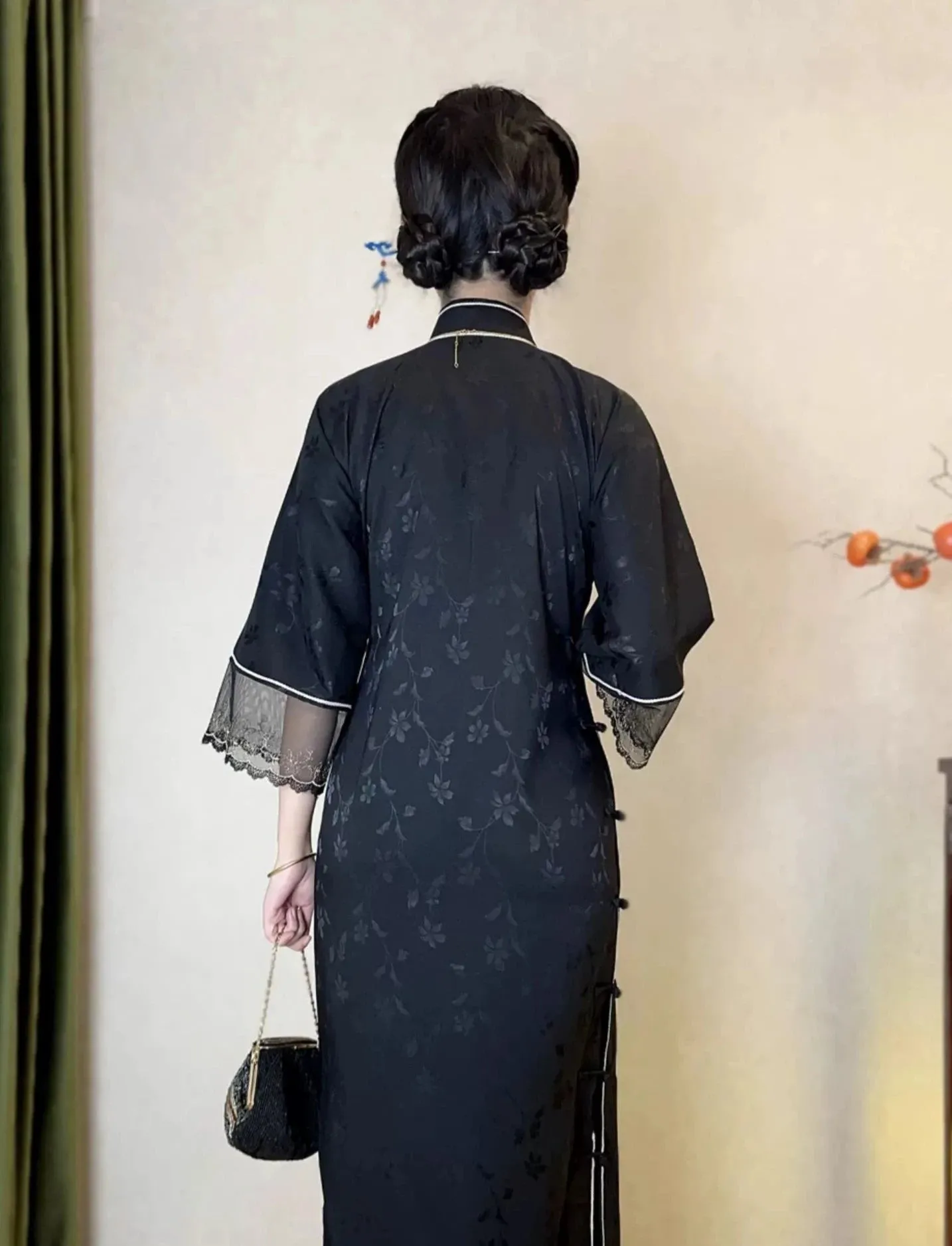 Jie Geng 桔梗 Wildflower 1920s Black Lace Satin Qipao