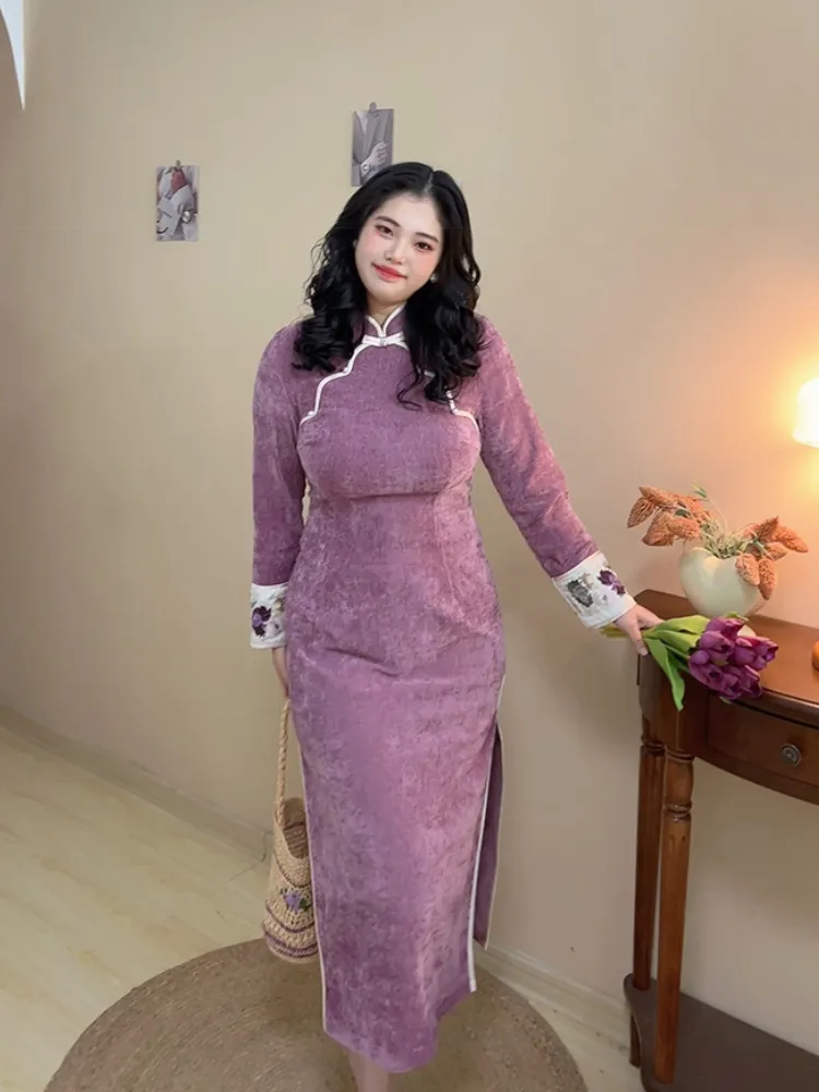 Lizi 李子 Plum 1920s Inspired Plus Size Scallop Trim Long Sleeve Embroidered Qipao