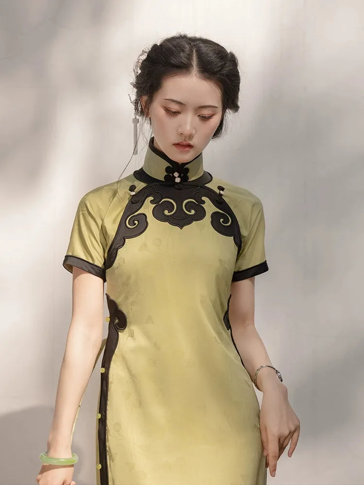 Qiu Xiang 秋香 Autumn Fragrance 1920s Cloud Trim Qipao