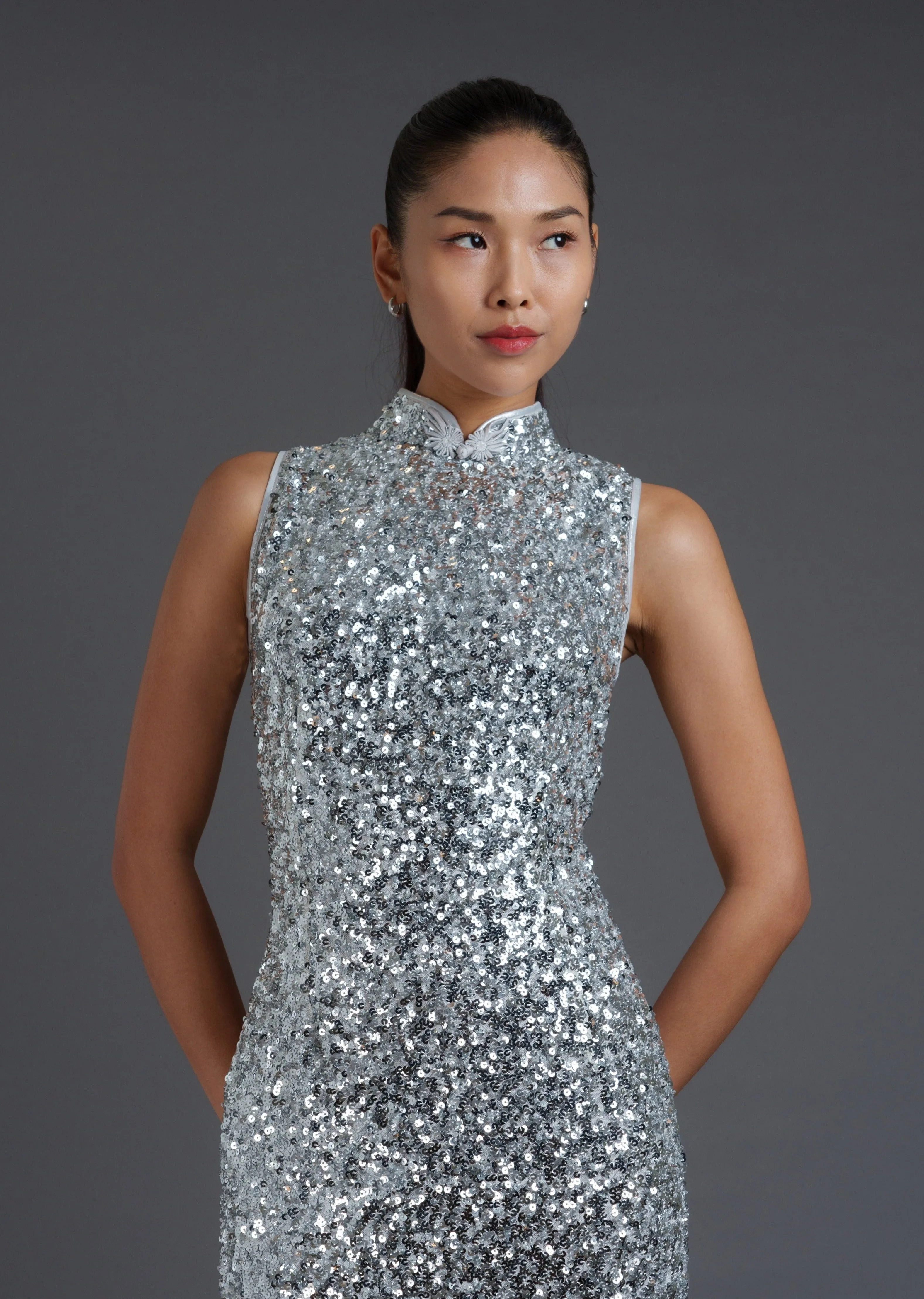 Sleeveless Disco Silver Sequins Qipao (Silver)