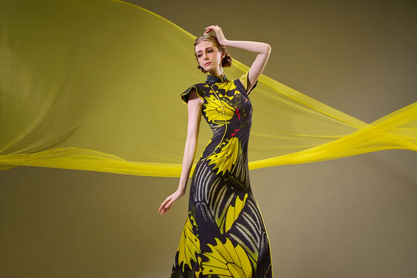 SPARKLE BY KAREN CHAN x Fung Yuen Butterfly Reserve【GOLDEN BIRDWING】Masterpiece Collection Haute Couture 100% Silk Cheongsam (Petal Sleeve) (金裳鳳蝶)