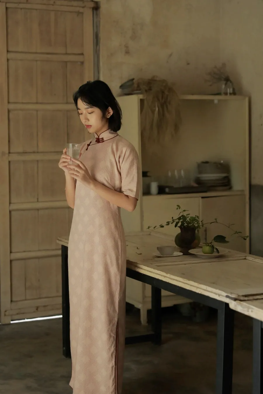 Tao Qi 桃蹊 Peach Path Linen & Cotton 1930s Half Sleeve Qipao