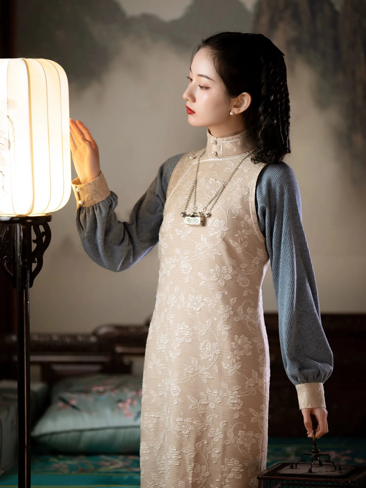 Wei Ming 微明 Midnight Oil 1920s Faux Two-Piece Lantern Sleeve Spring Autumn Qipao